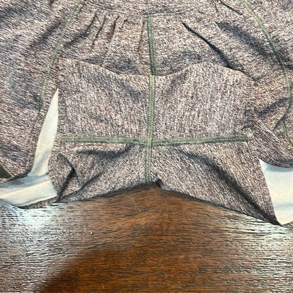 🪩Grey Lululemon Hotty Hots! Size 4! 4inch inseam! Like new!🪩 - Picture 5 of 12